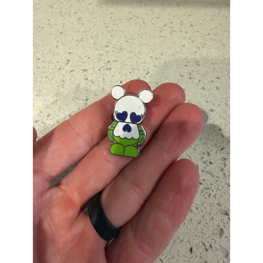 Disney Vinylmation Mickey Mouse Green Heart Trading Pin
